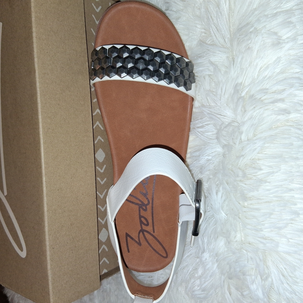 Zodiac Women's White and Silver Sandals